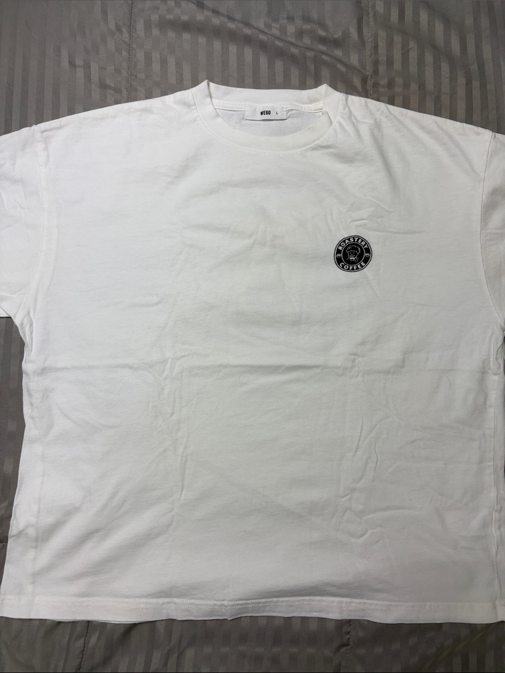 Minimal Logo White Crewneck Tee - Unbranded